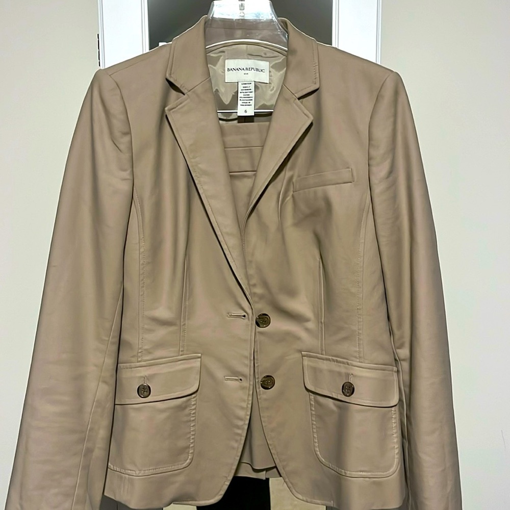 Banana Republic suite with skirt